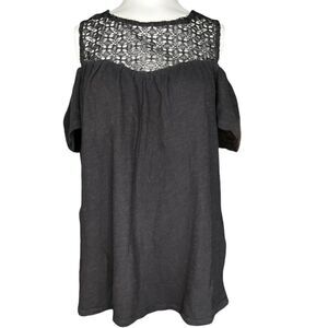3/$15 or 5/$20 Old Navy Small cold shoulder crochet top